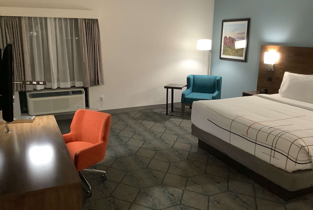 Suite, 1 King Bed, Non Smoking - Photo 4