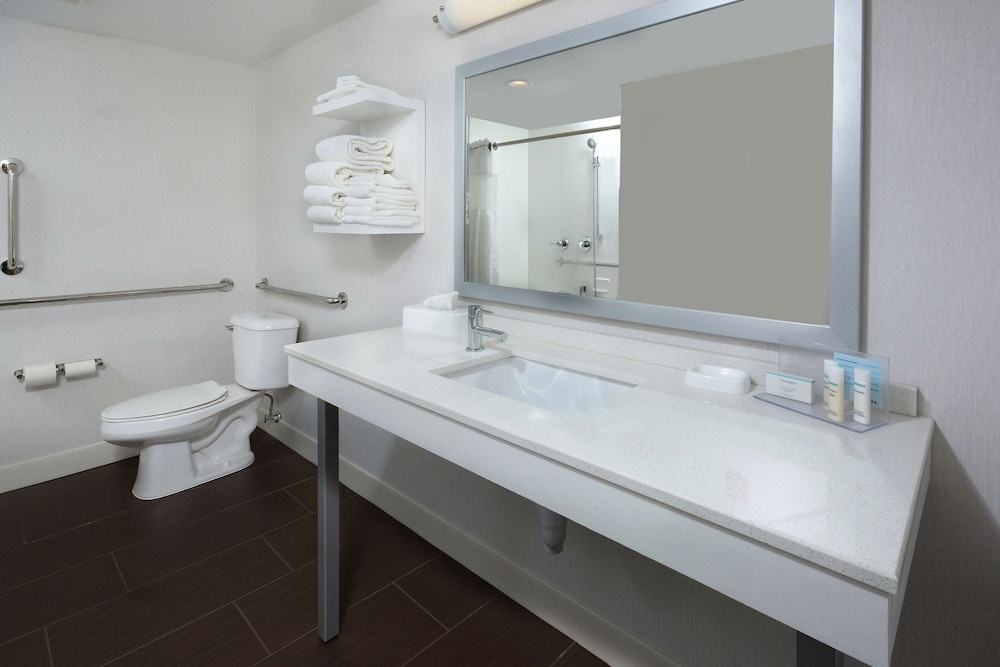 Room, 2 Queen Beds, Accessible (Roll-In Shower) - Photo 7