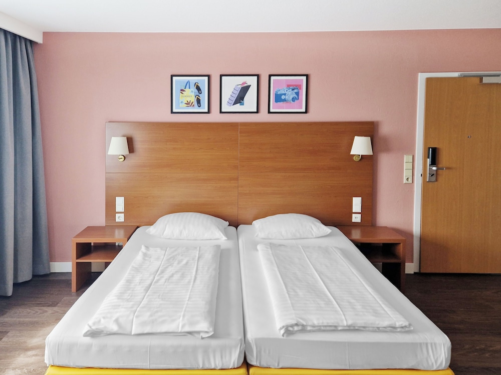 Standard Room, 2 Twin Beds - Photo 4