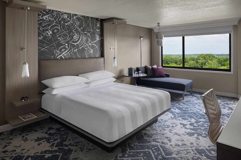 Room, 1 King Bed (Hearing Accessible) - Photo 3