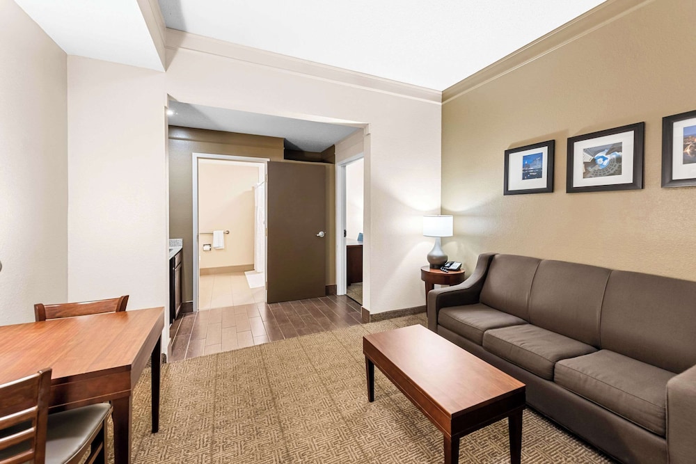 Room, 1 King Bed, Accessible, Non Smoking - Photo 3