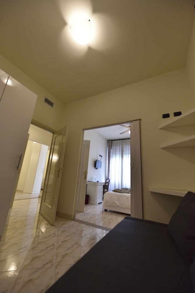 Family Room, Bathtub, Mountain View photo 1
