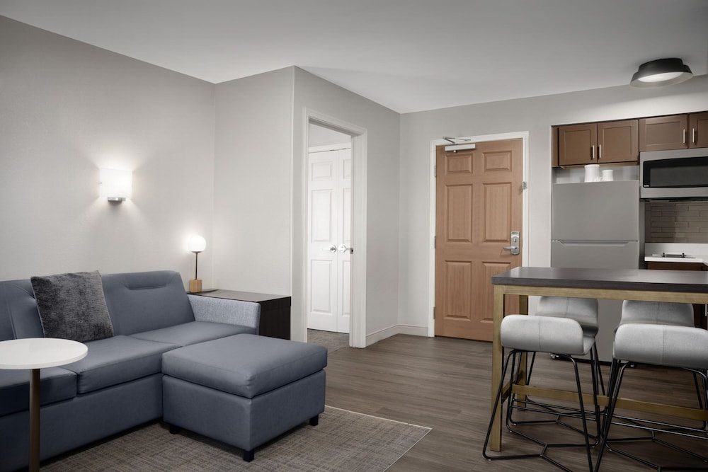 Suite, 2 Bedrooms - Photo 1