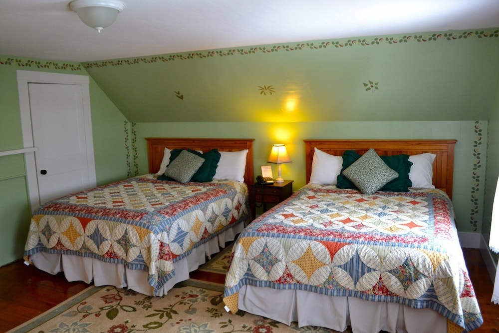 Moses Eaton Room photo 1
