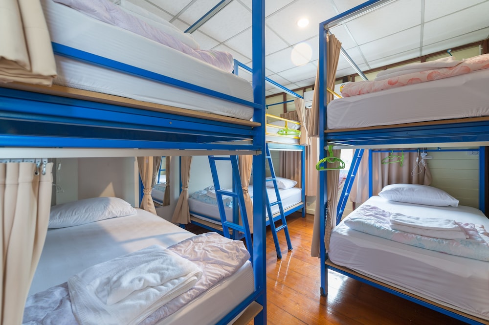 6 Bed Mixed Dormitory photo 1