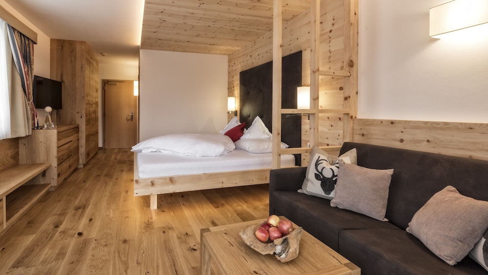 Deluxe Double Room (Golden Delicious) photo 2
