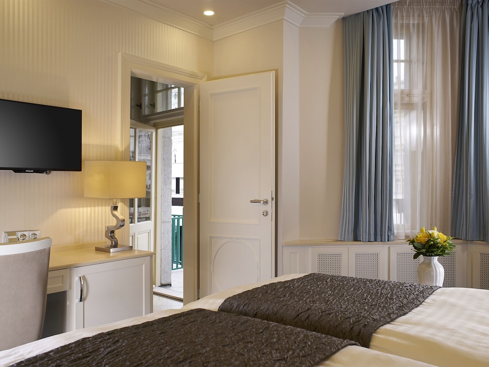 Deluxe Double or Twin Room, Balcony photo 3
