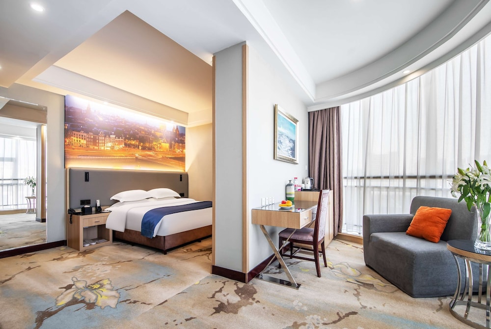 Business Room, 1 King Bed, Non Smoking photo 1