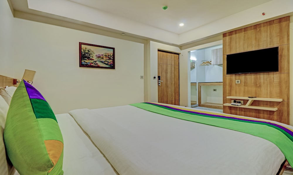 Deluxe Room - Photo 12