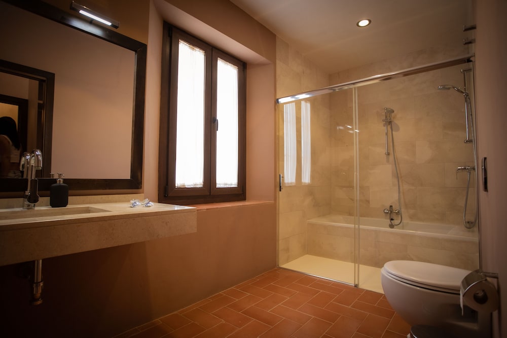 Honeymoon Room photo 3