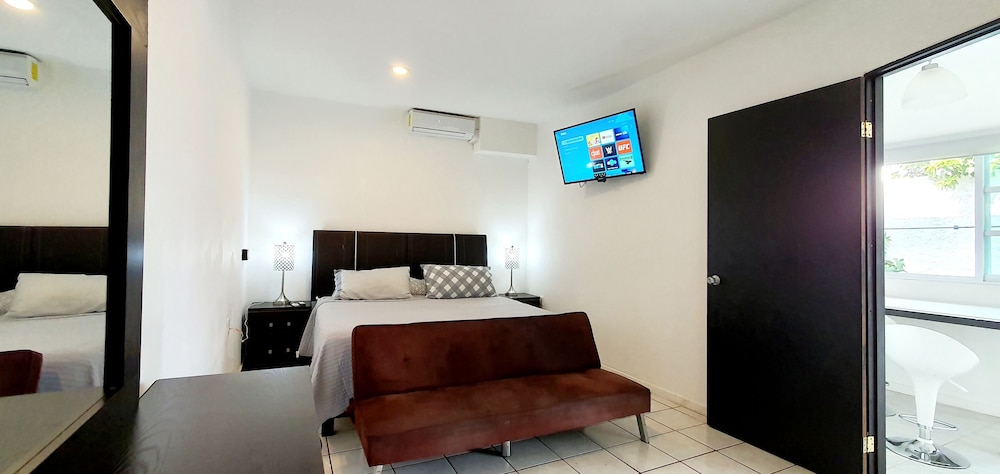 Grand Studio, 1 King Bed, Kitchen, Ground Floor