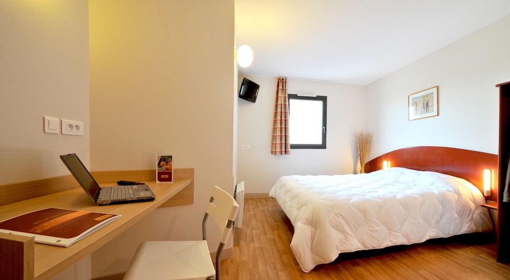 Family Room, Connecting Rooms