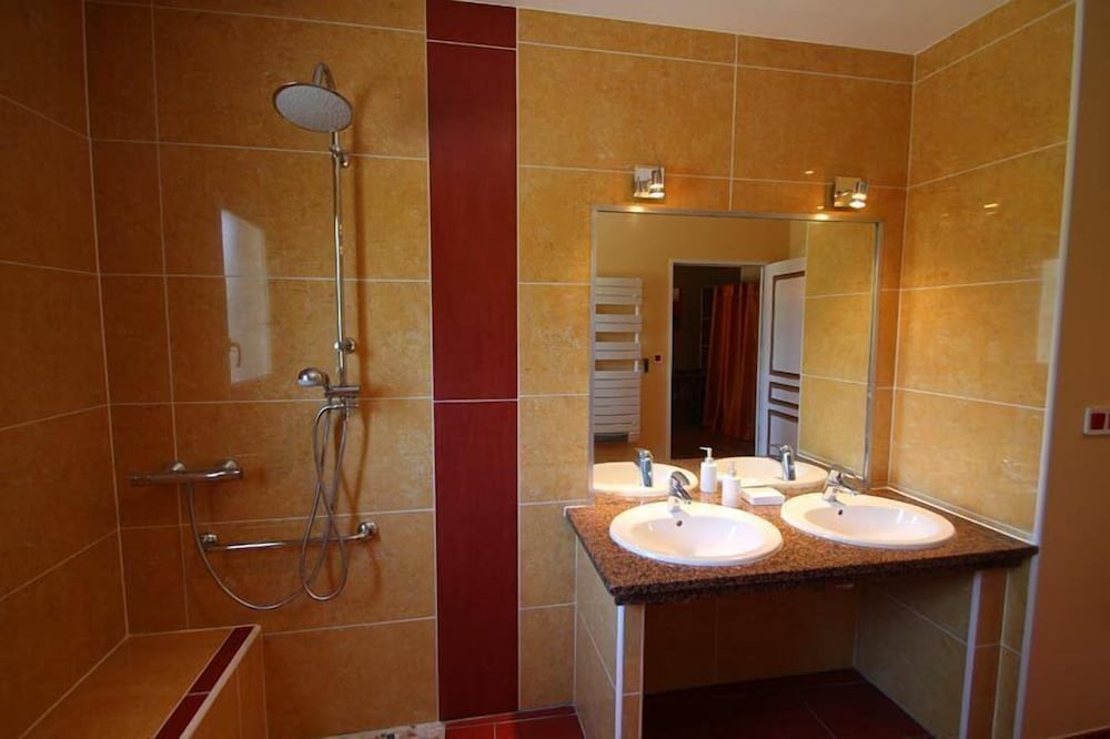 Lodge, 5 Bedrooms, For 12 Persons photo 2