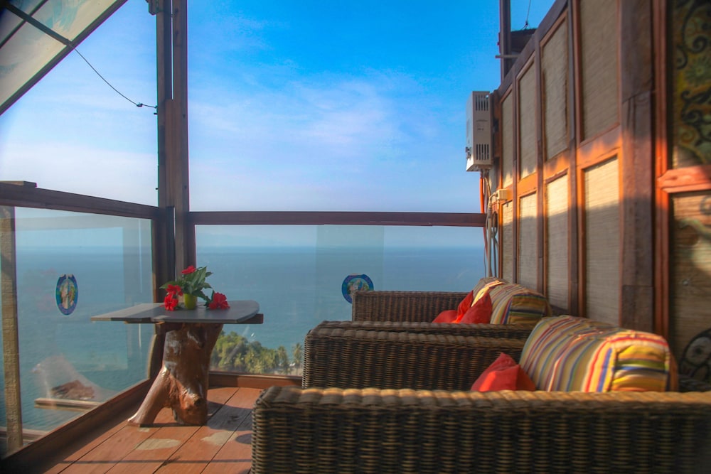 Panoramic Suite - Photo 25