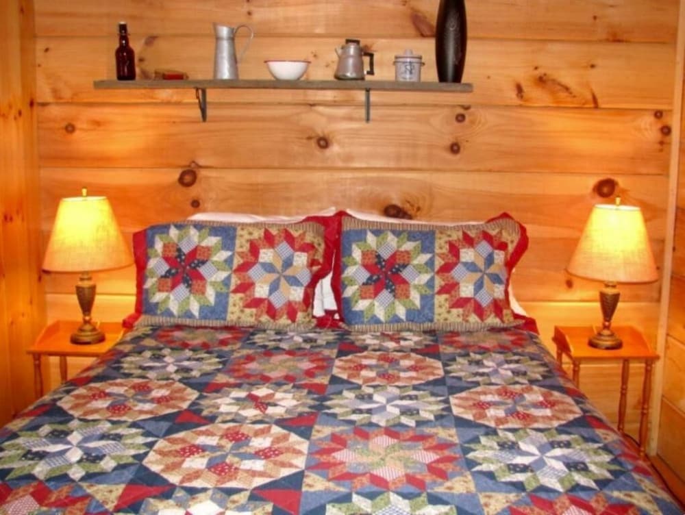 Deluxe Cabin, Private Bathroom (River's Edge) photo 1