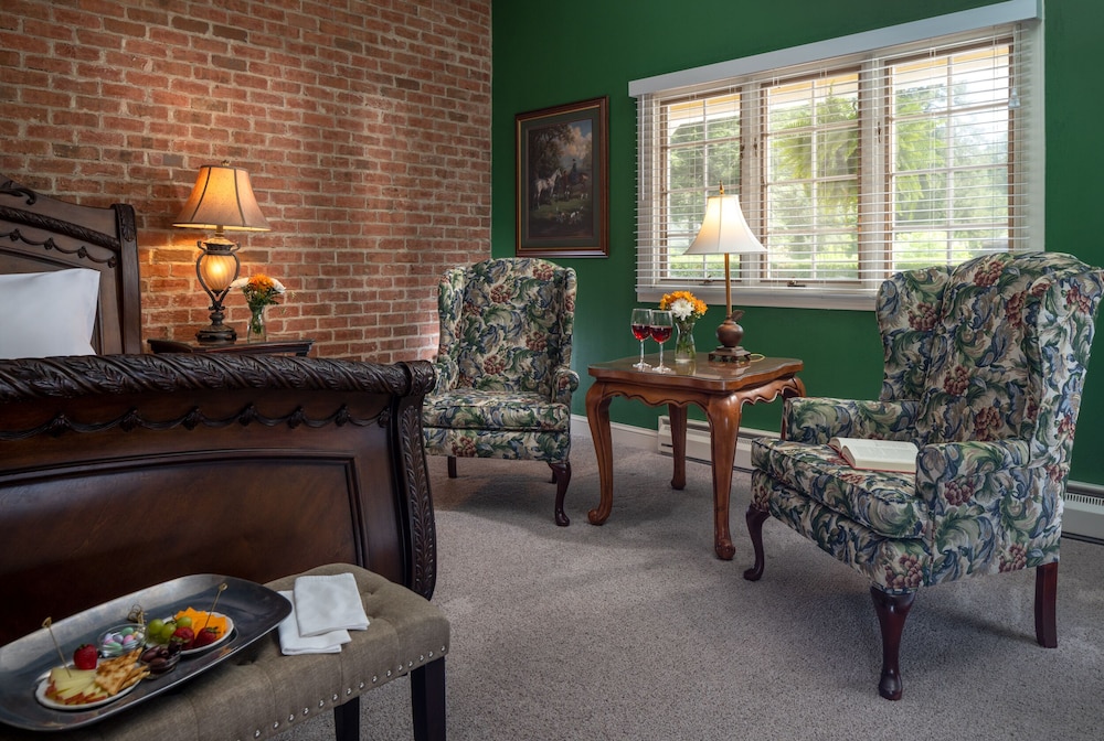 Carriage House Suite photo 3