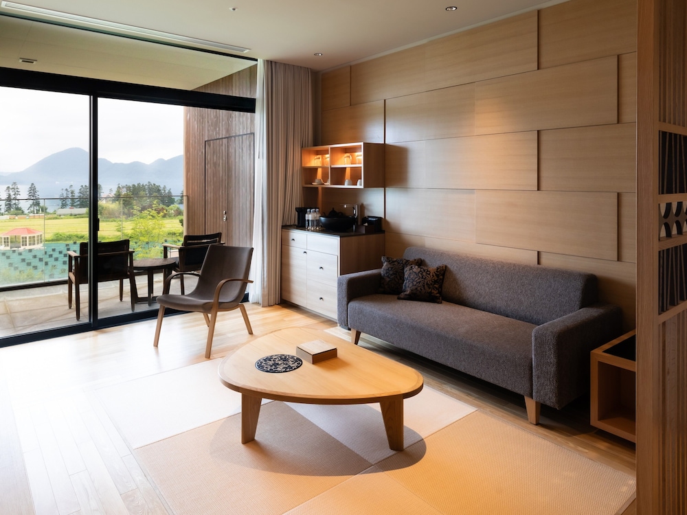 Japanese Western Style Room with Onsen Open-Air Bath (Lake View) East Wing, Non-Smoking - Photo 12