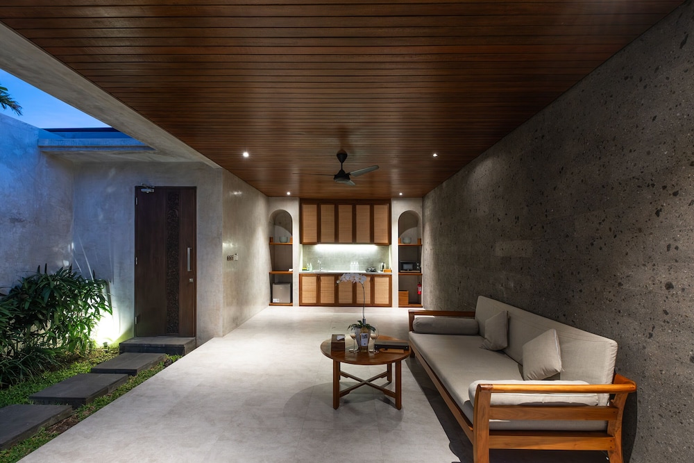 GRAND Two Bedroom Private Pool Villa thumbnail 5