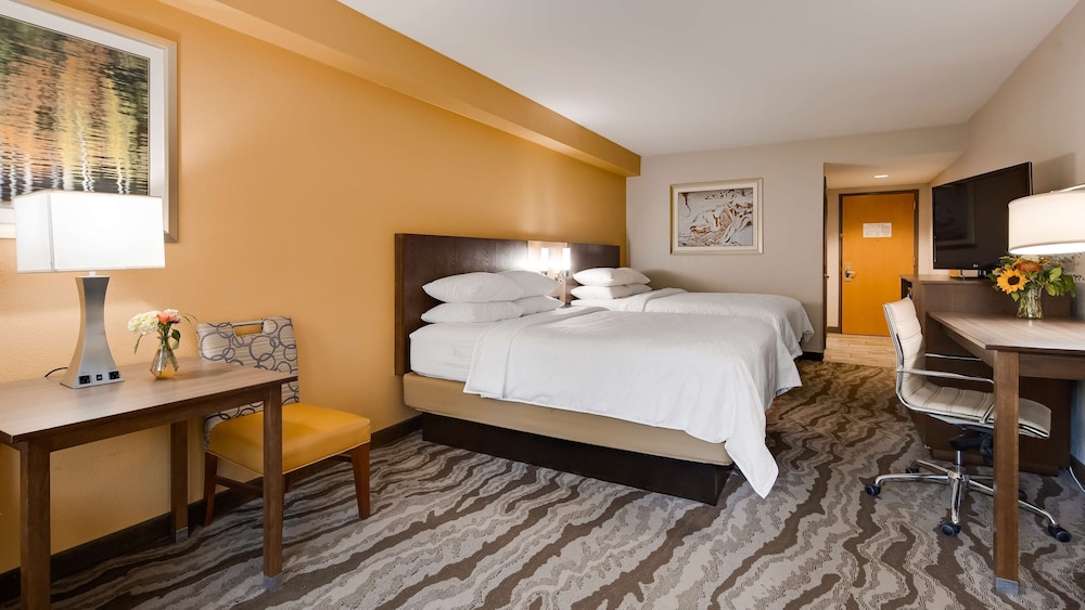 Suite, 2 Queen Beds, Accessible, Balcony photo 3