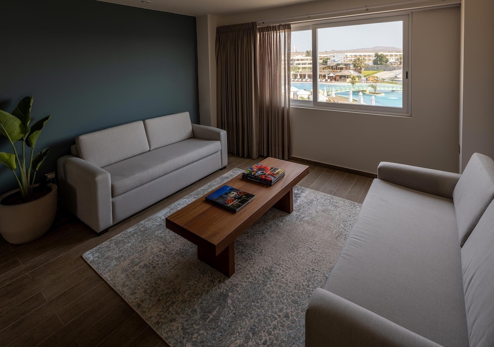 Suite, 2 Queen Beds, Sea View