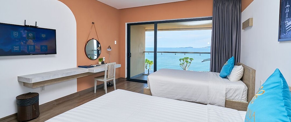 Deluxe Ocean View Twin with Balcony - Photo 13