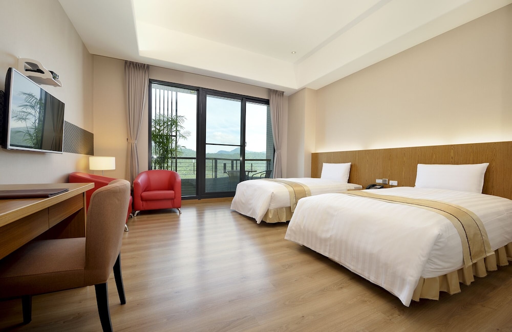 Deluxe Twin Room, Lake View photo 3