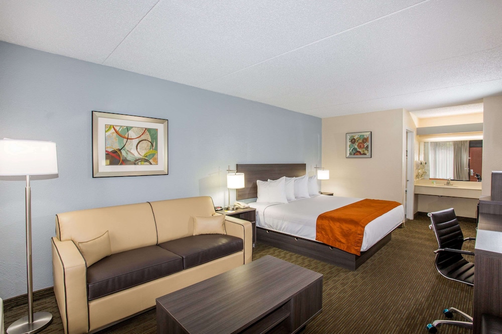 Room, 1 King Bed, Accessible, Non Smoking (Exterior Corridor)