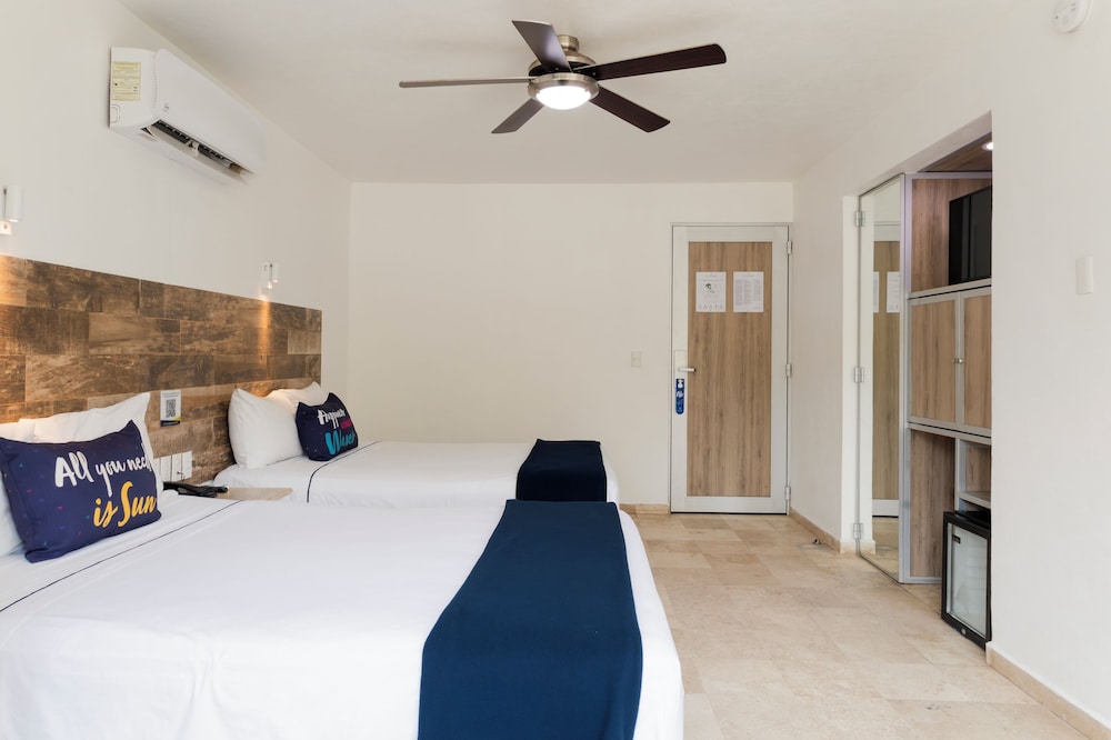 Standard Room, 2 Double Beds - Photo 5