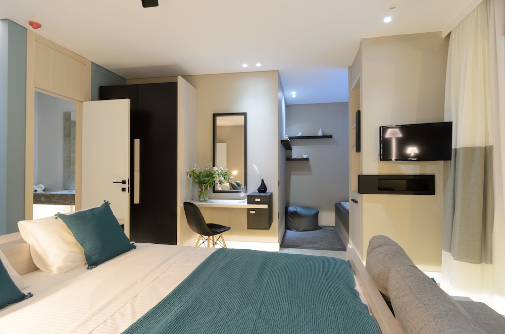 Junior Suite (Sapphire Zen Suite with private pool)