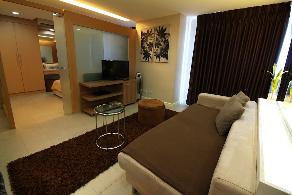 One Bedroom - Photo 5