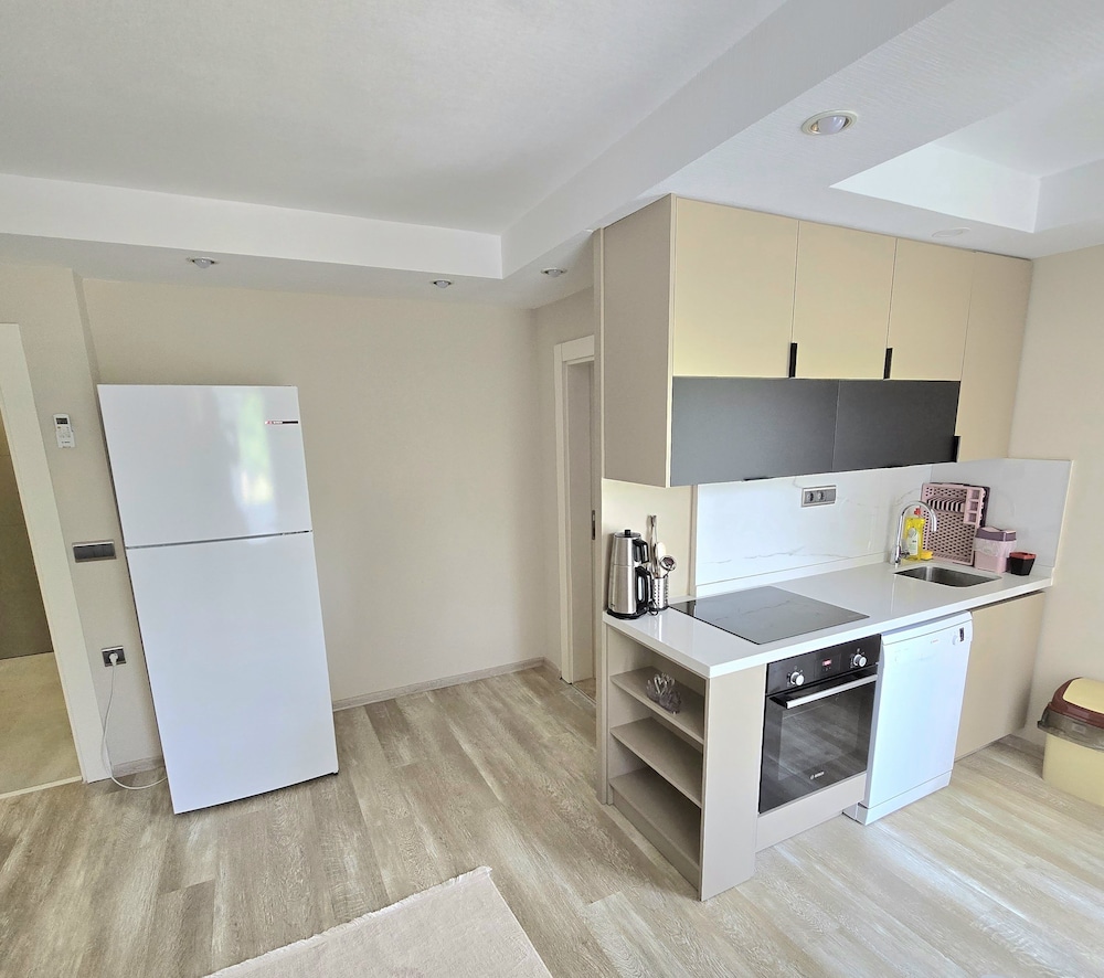 Classic Apartment, 1 Bedroom, Non Smoking, Courtyard View thumbnail 5