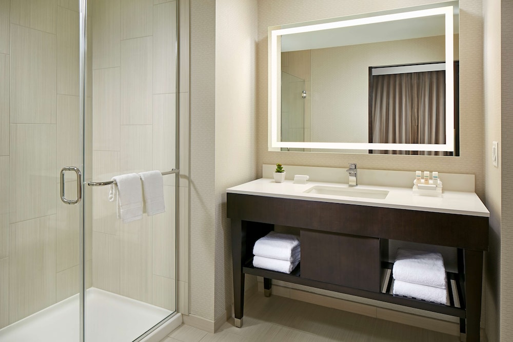Studio, 2 Queen Beds, Accessible, Non Smoking (Roll-in Shower) thumbnail 6