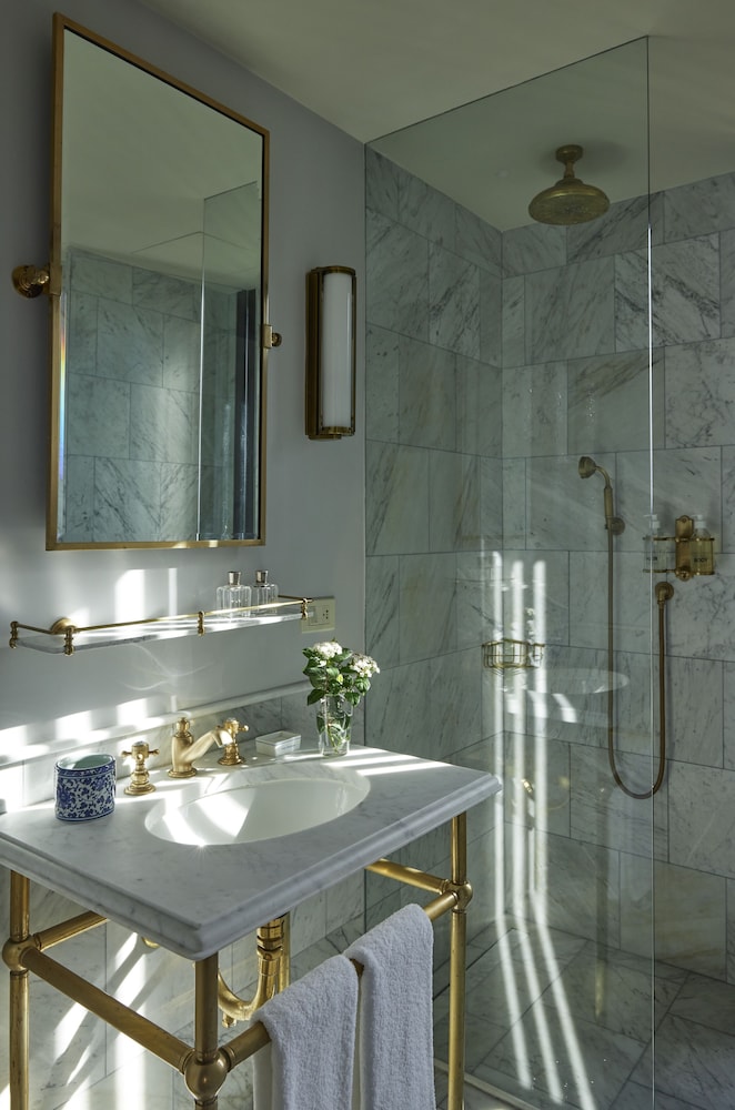 Executive Suite - Photo 11