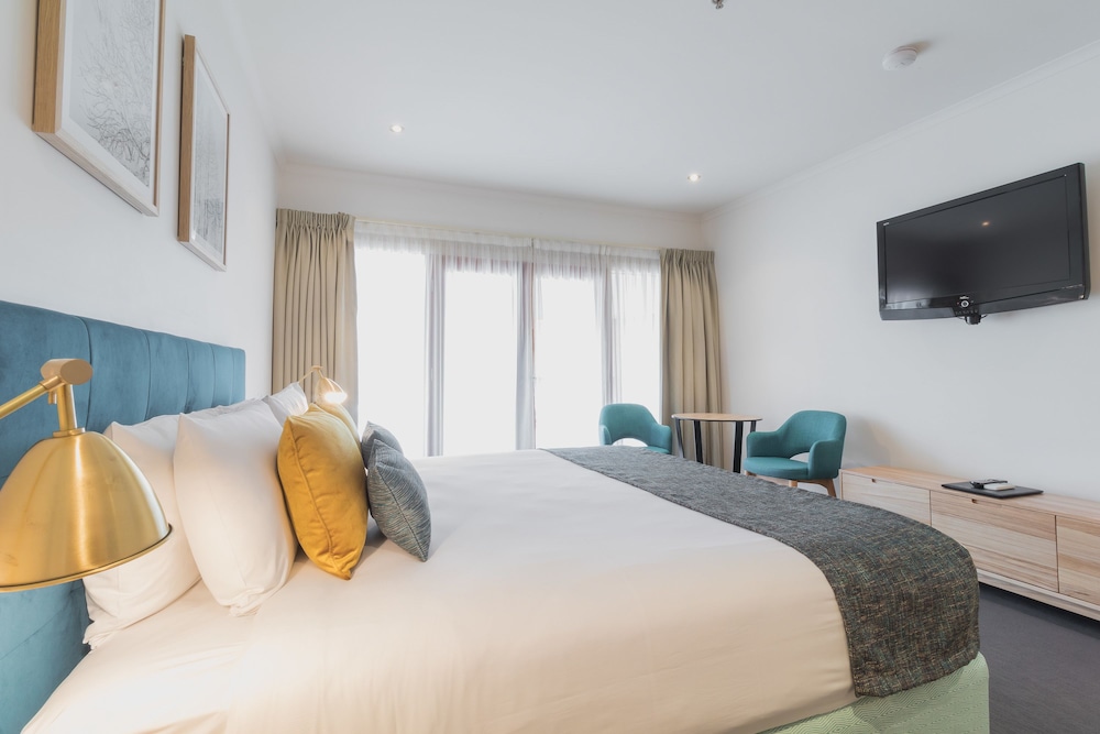 Suite, 1 King Bed, Non Smoking photo 3