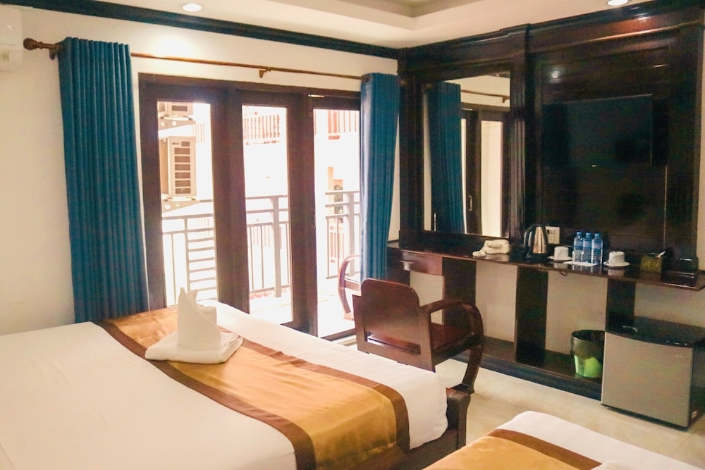 Deluxe Twin Room With Balcony - Photo 9