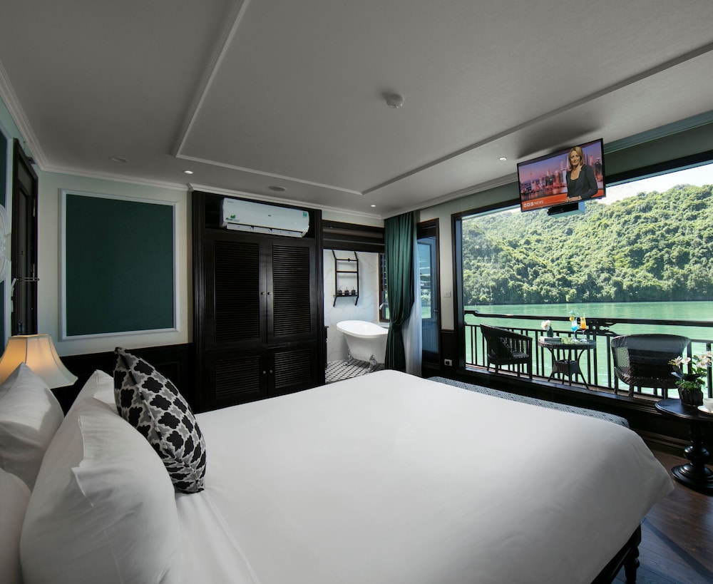 Premium Suite Full Ocean View Private Balcony, Upper Floor photo 1