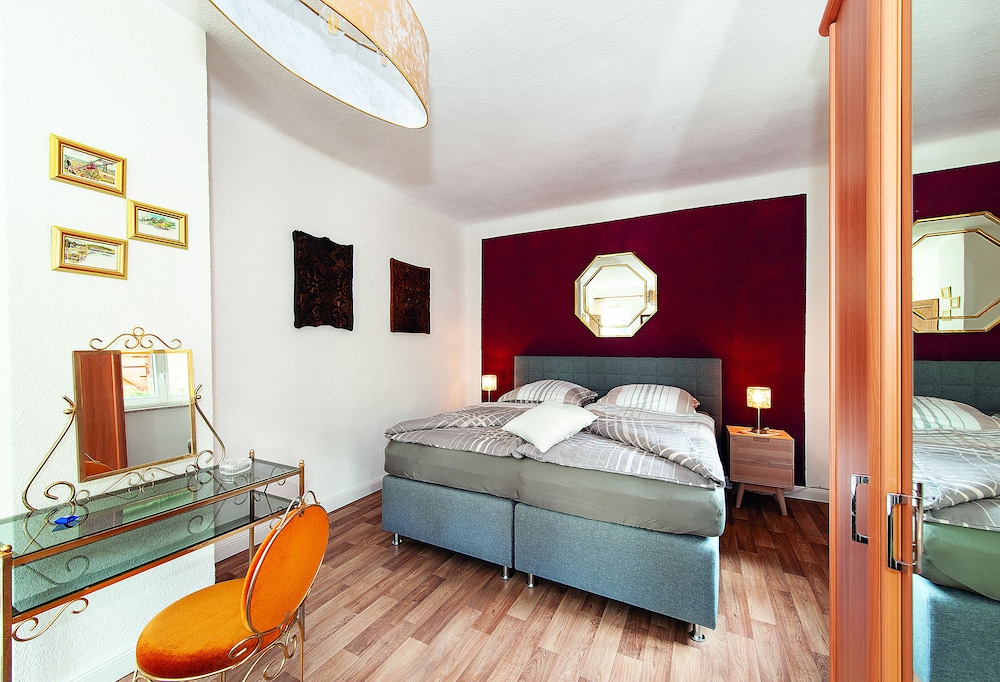 Comfort Condo, 1 King Bed with Sofa bed, Non Smoking, Garden Area