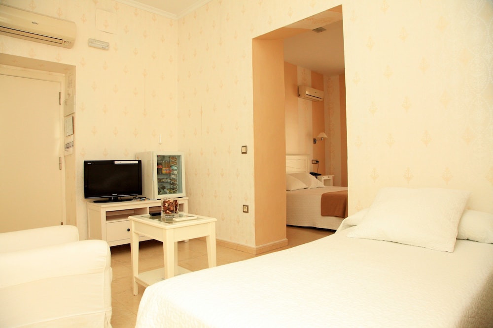Triple Room - Photo 2