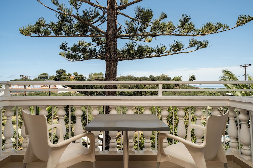 Standard Double/Twin Garden View (3Pax)