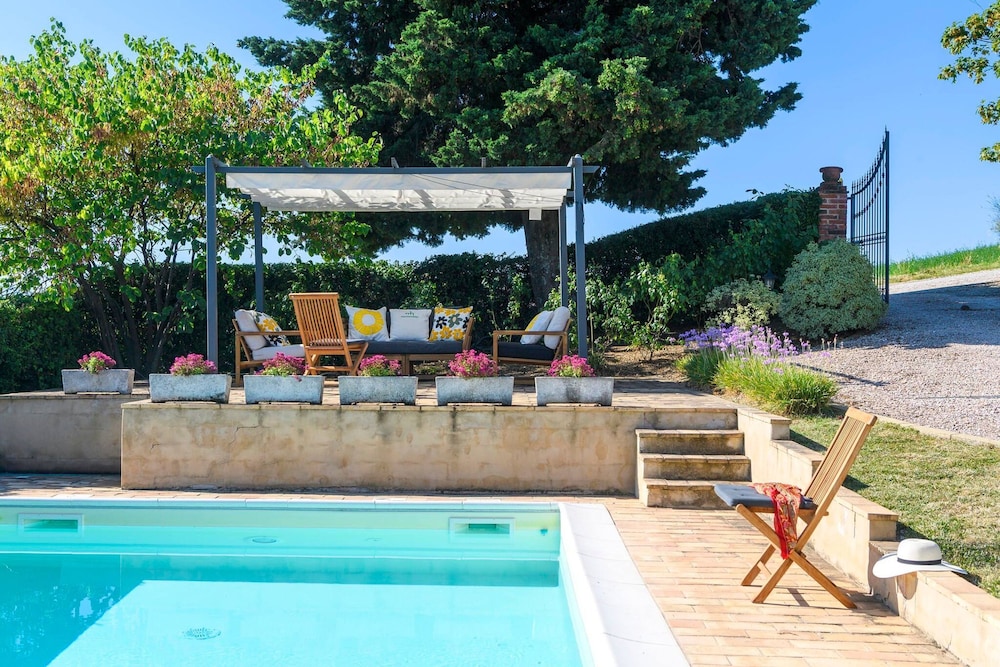 Villa photo 3