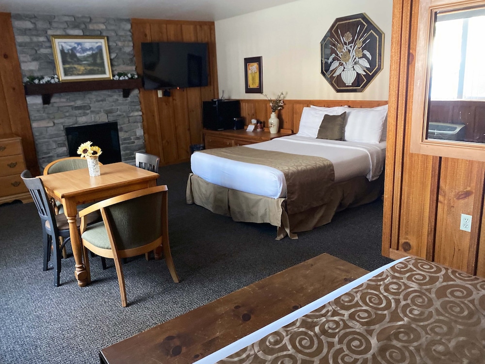 Cabin, 2 Queen Beds, Non Smoking photo 3