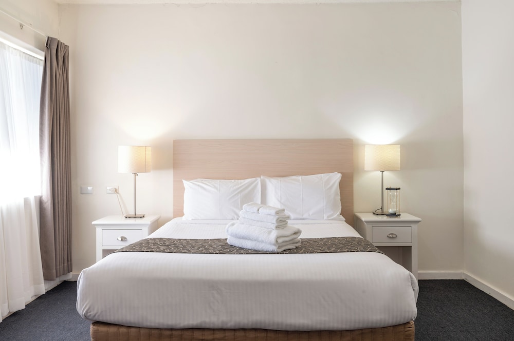 Standard Room thumbnail 5