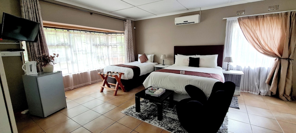 Deluxe Double Room, Garden View photo 1