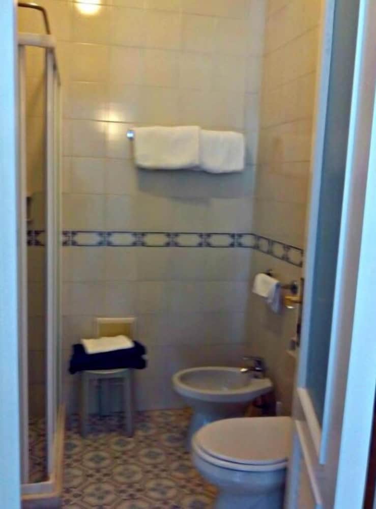 Standard Double or Twin Room, Garden View, Ground Floor photo 3