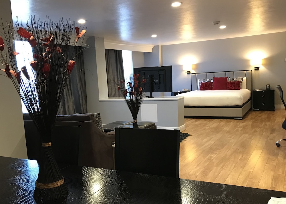 Junior Suite, 1 King Bed, Accessible, Non Smoking - Photo 4