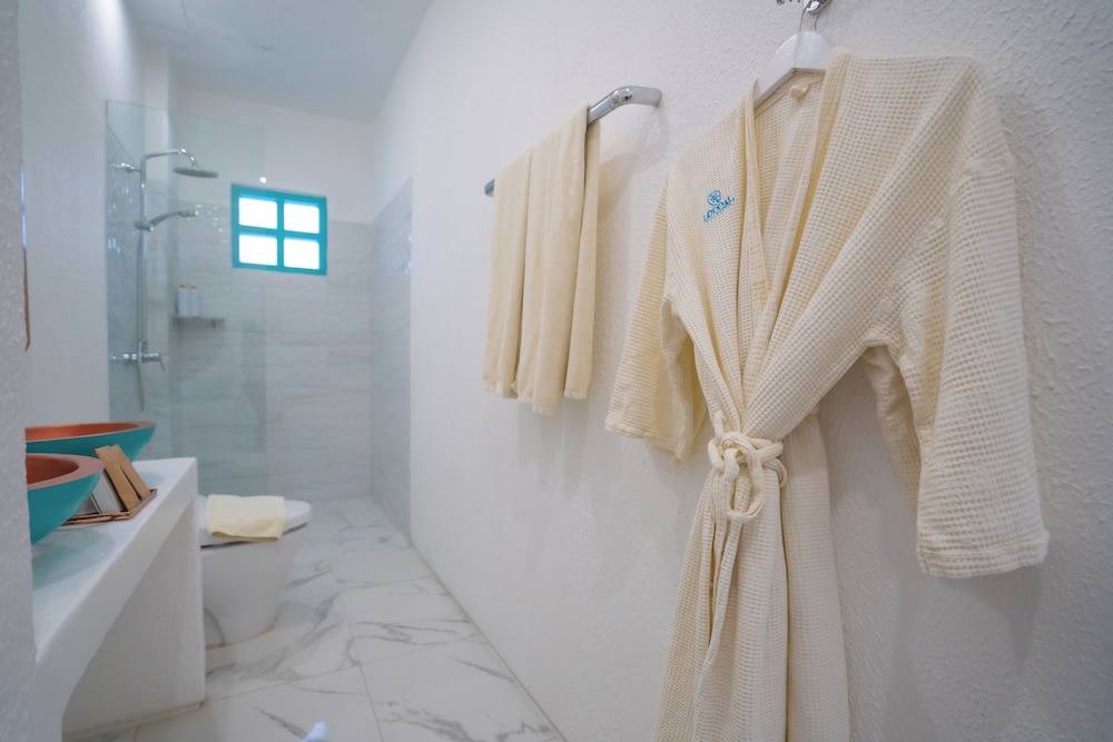 Lentar Suite, Pool Access photo 3