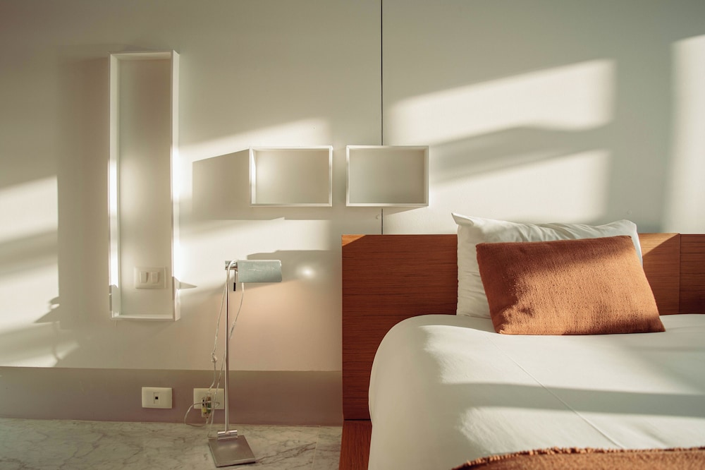 City Room photo 2