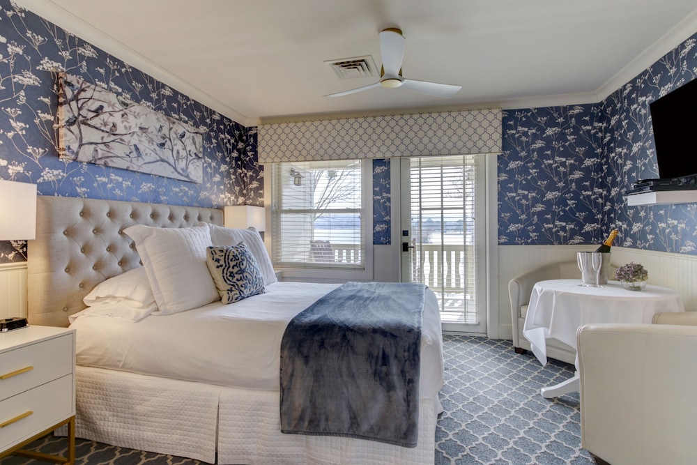 Room, Balcony, Lake View (Birdsong)