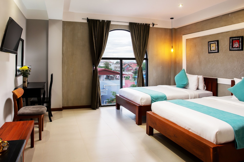 Deluxe Twin Room, Pool Access, Pool View photo 2