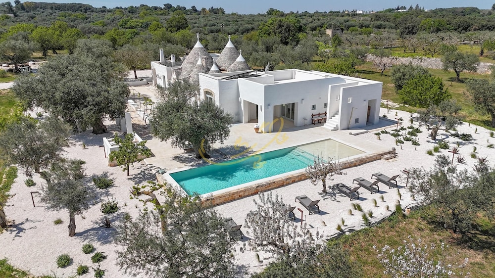 Villa photo 2